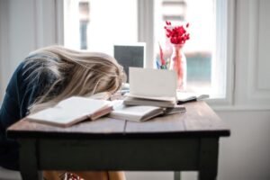 Чому постійно хочеться спати