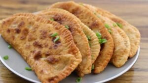 Як приготувати ідеальні чебуреки з м'ясом