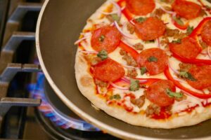 Як зробити піцу на сковороді