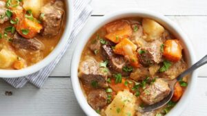 Як правильно тушити картоплю?