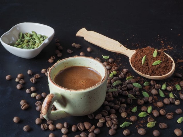 Як приготувати ідеальну каву з кардамоном?