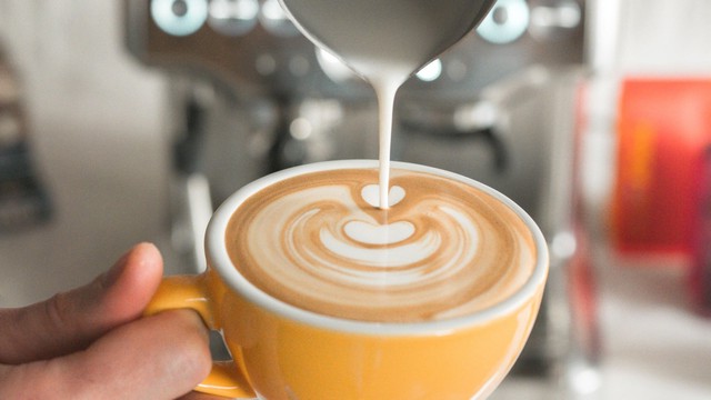 Як приготувати ідеальну каву латте в домашніх умовах