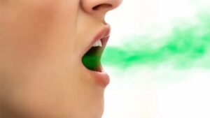 Чому з рота може смердіти гімном