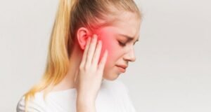 Чому горить праве вухо