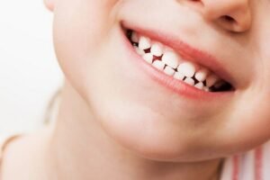 Чому діти скриплять зубами