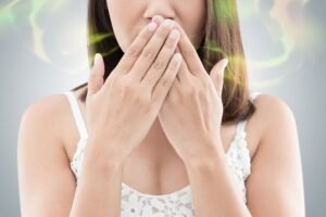 Чому з’являється неприємний запах з рота