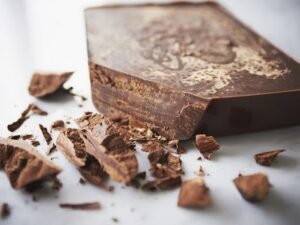 Чому шоколад біліє?